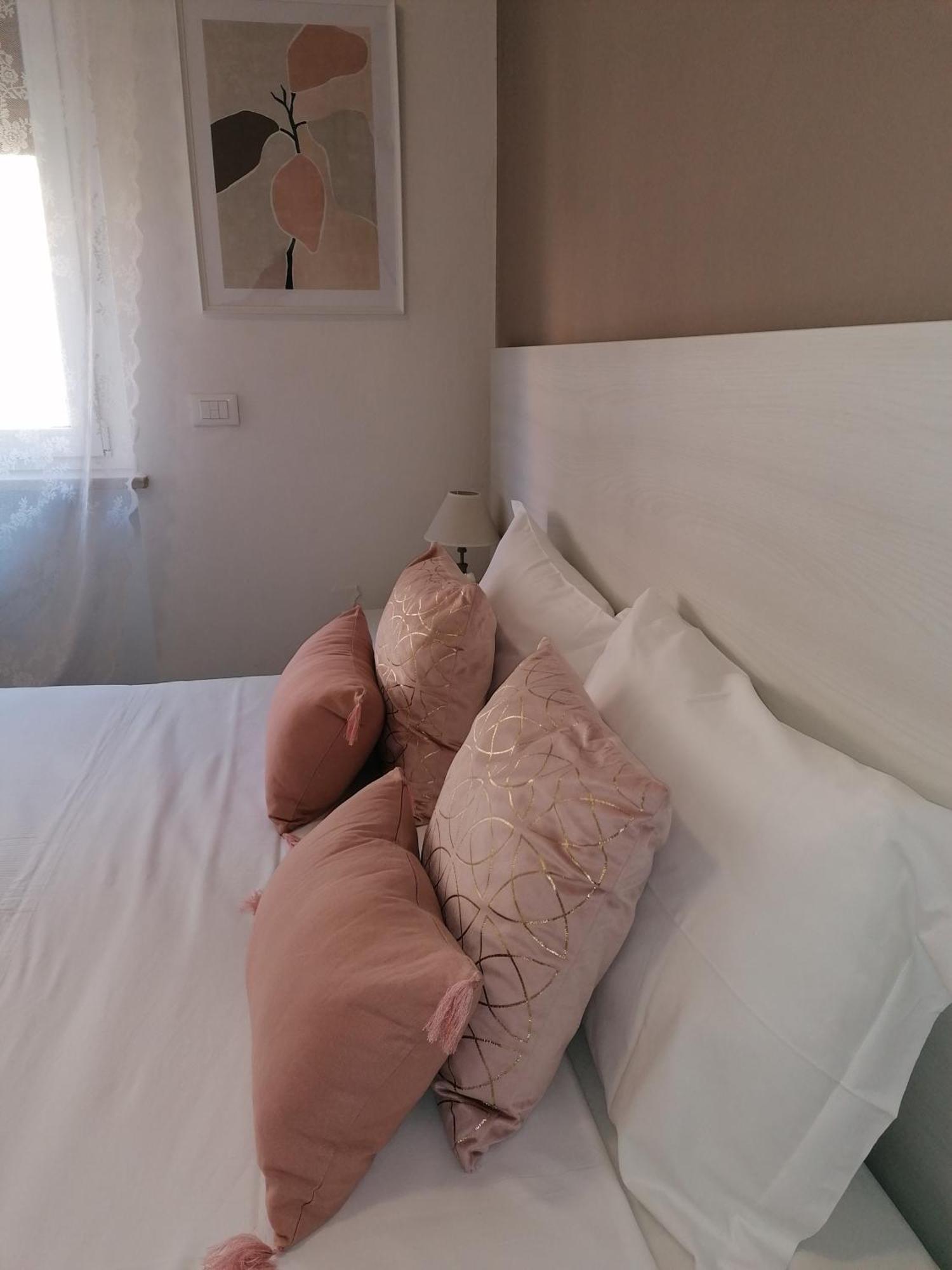 Bed Da Anna 호텔 페스키에라델가르다 객실 사진